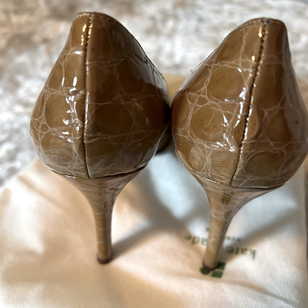 NEW IN BOX KATE SPADE KAROLINA CAMEL CROC HEELS SIZE 7.5 - Picture 10 of 13